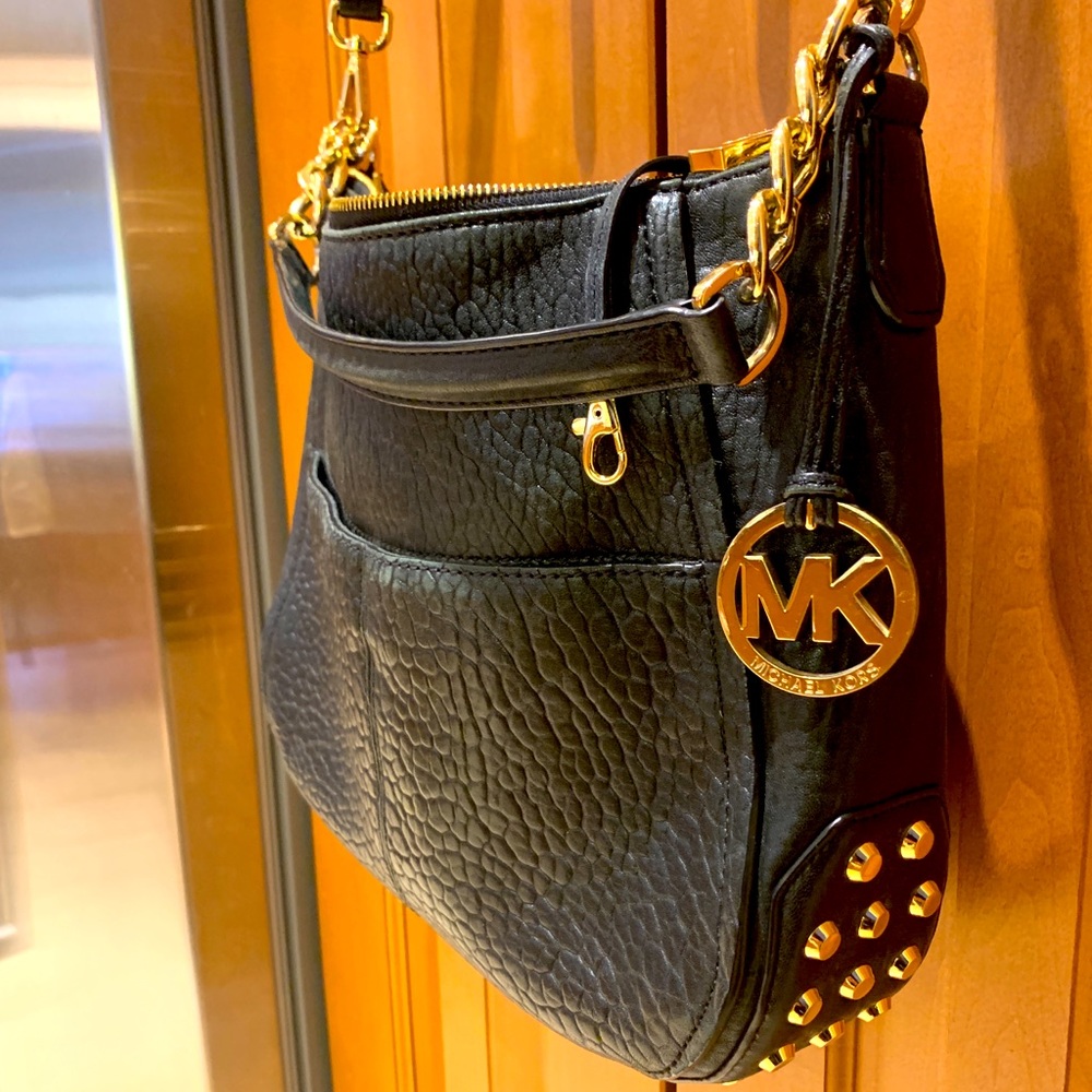 MICHAEL KORS BLACK LEATHER HANDBAG